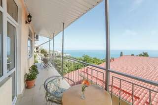 Гостевой дом Усадьба у графского парка Алупка Четырехместный номер с видом на море-2