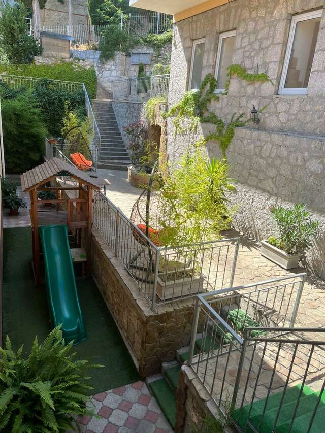 Гостевой дом Усадьба у графского парка Алупка-12